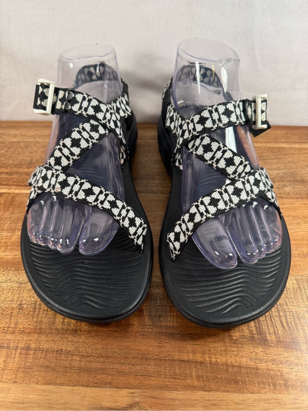 Chaco Z/2 Cloud Black and White Sandals Size 9 NWOT - Picture 12 of 12
